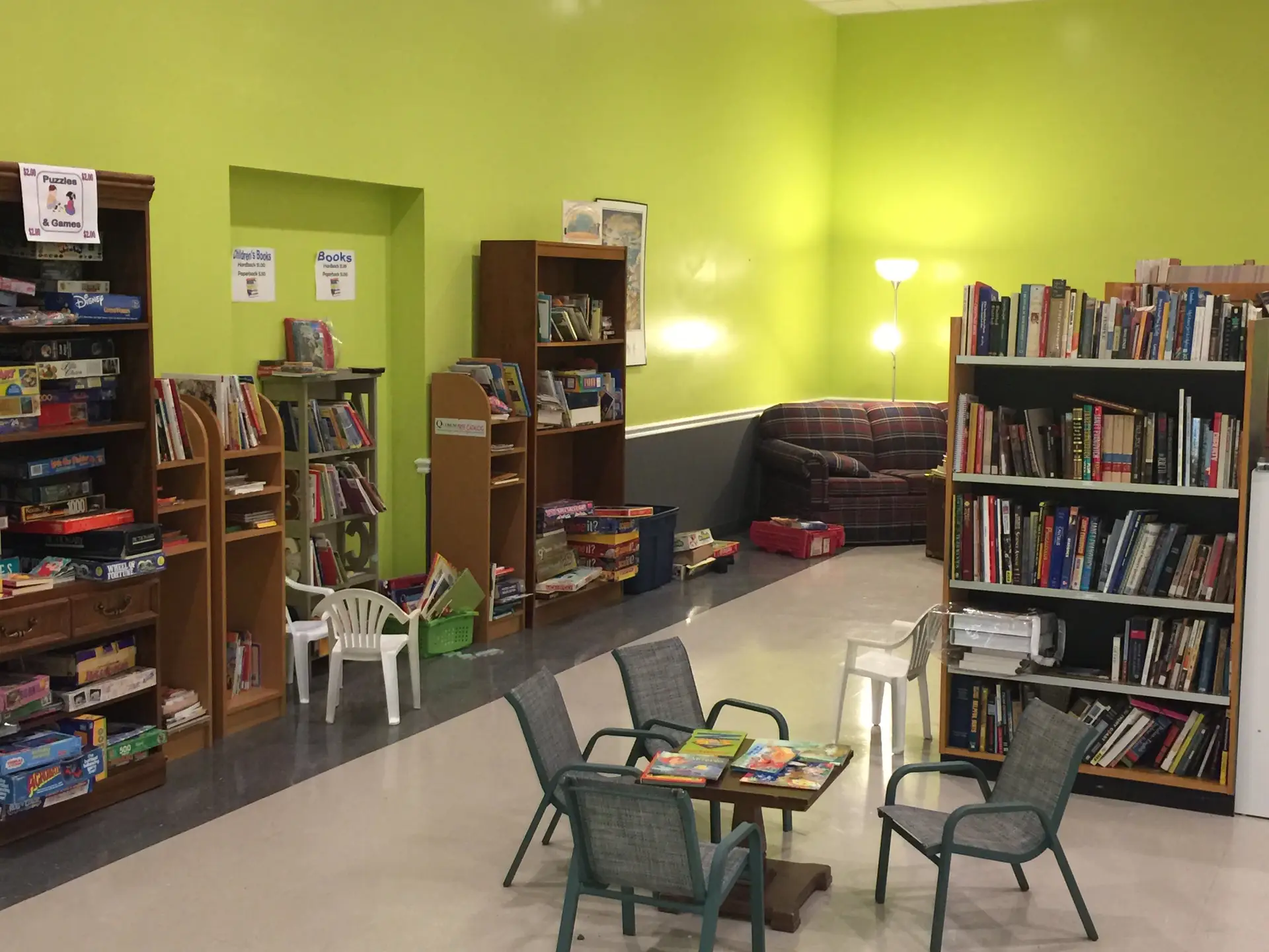 Book and puzzle retail space
