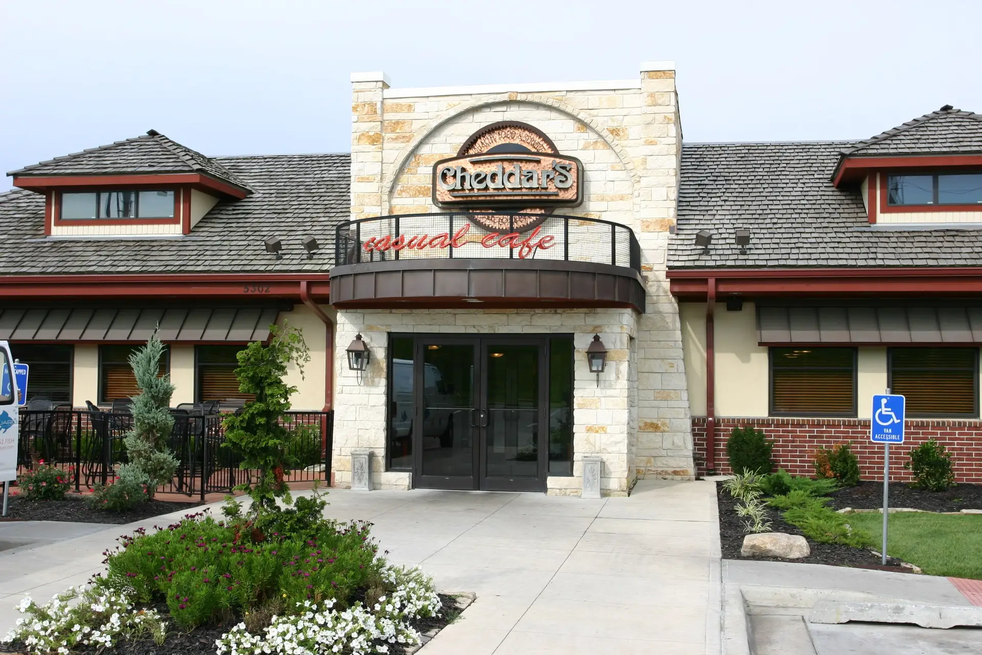 Cheddar's façade